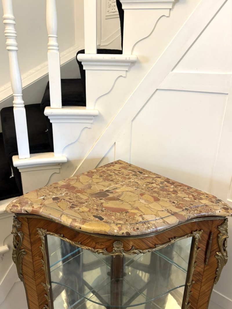 Antique Exceptional French Kingwood Serpentine Corner Display Cabinet with Marble Top and Ormolu Mounts - Image 6